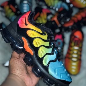 nike vapormax plus colorful